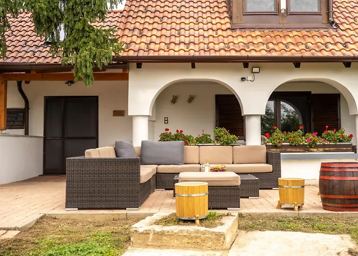 בית נופש Balaton - Your Hide Away *