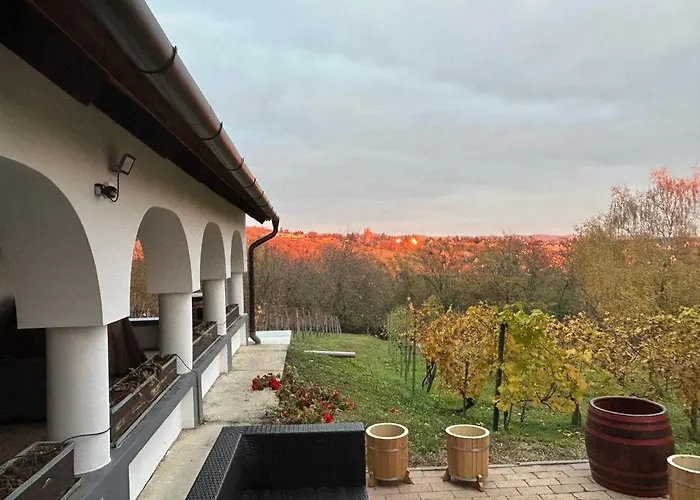 בית נופש Balaton - Your Hide Away *